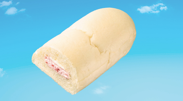 白生コッペパン（つぶつぶいちご＆ホワイトチョコ）など