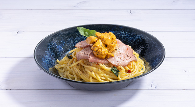 バジル香る ウニとローストビーフのペペロンチーノ