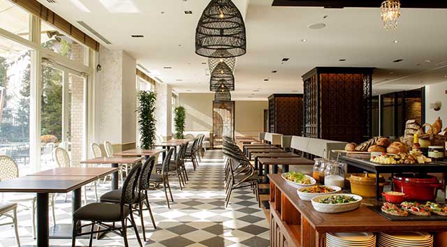 レストラン「シェフズ テラス」（ガーデンフロア）